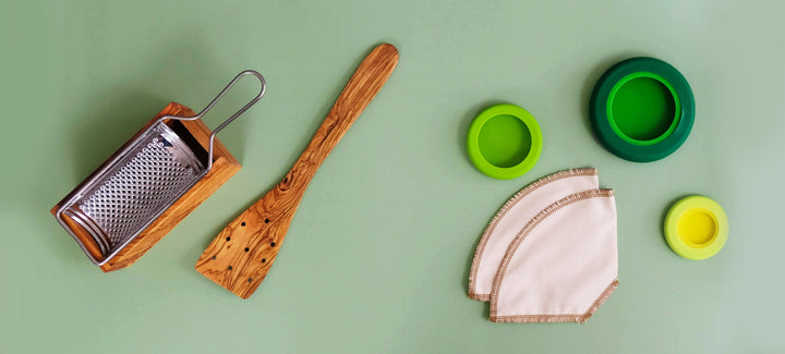 Plastic free kitchen products on green background