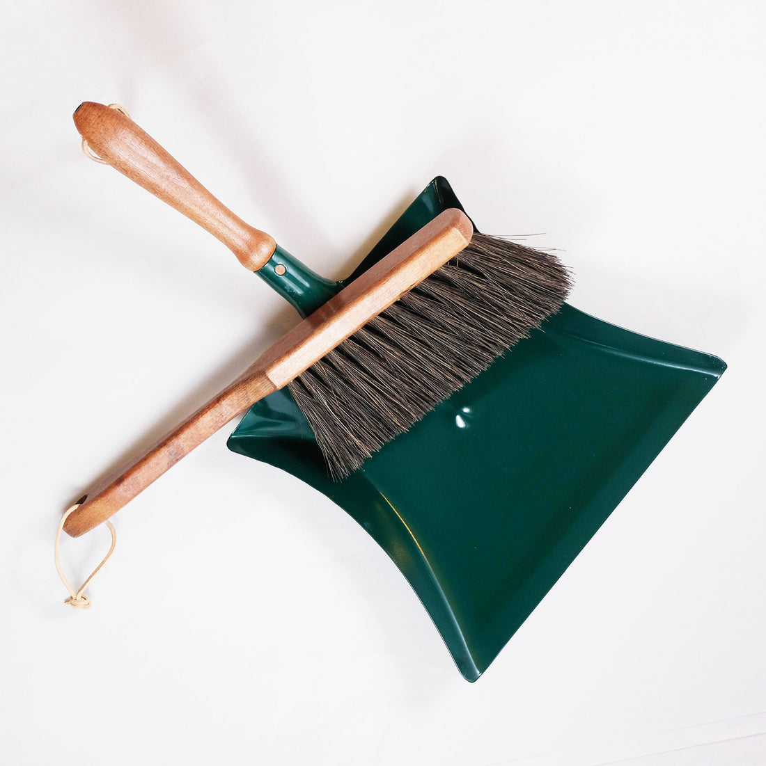 hand brush green dustpan
