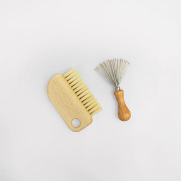 Hairbrush and comb cleaning set
